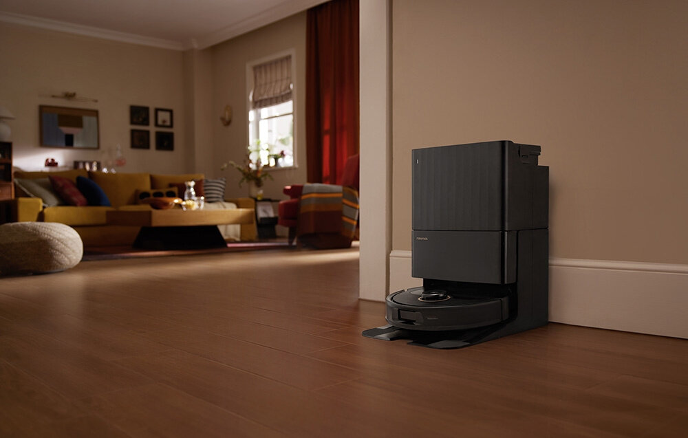 Robot sprzątający ROBOROCK Qrevo 5AE Czarny  Stacja dokująca automatycznie opróżnia jego pojemnik na kurz napełnia zbiornik wodą i myje pady mopujące a następnie je suszy cicha praca poziom hałasu
