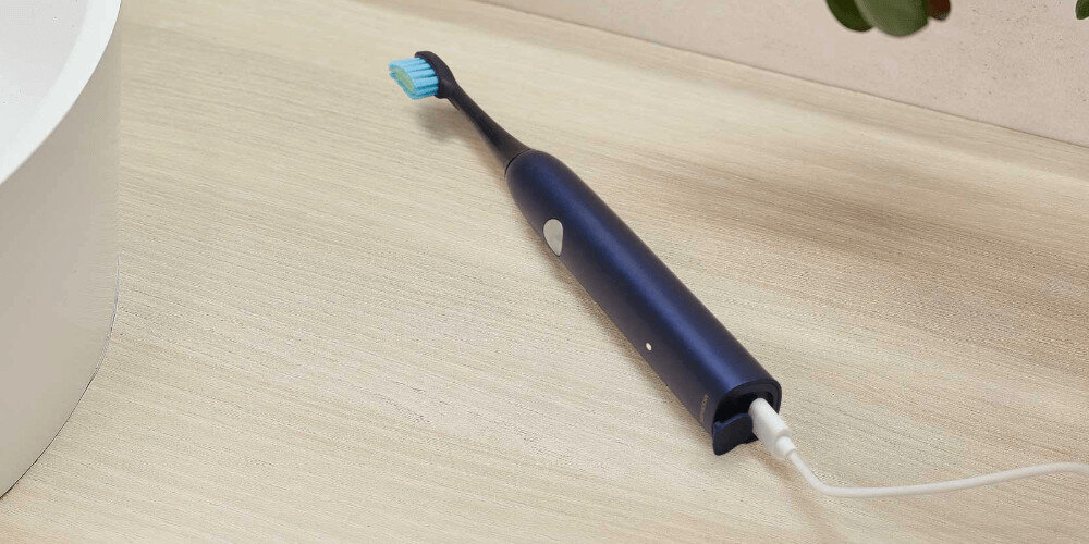 Szczoteczka soniczna SENCOR SOC 4012BL Granatowy Komfortowe ładowanie zasilanie kabel USB-A/USB-C Uniwersalne złącze