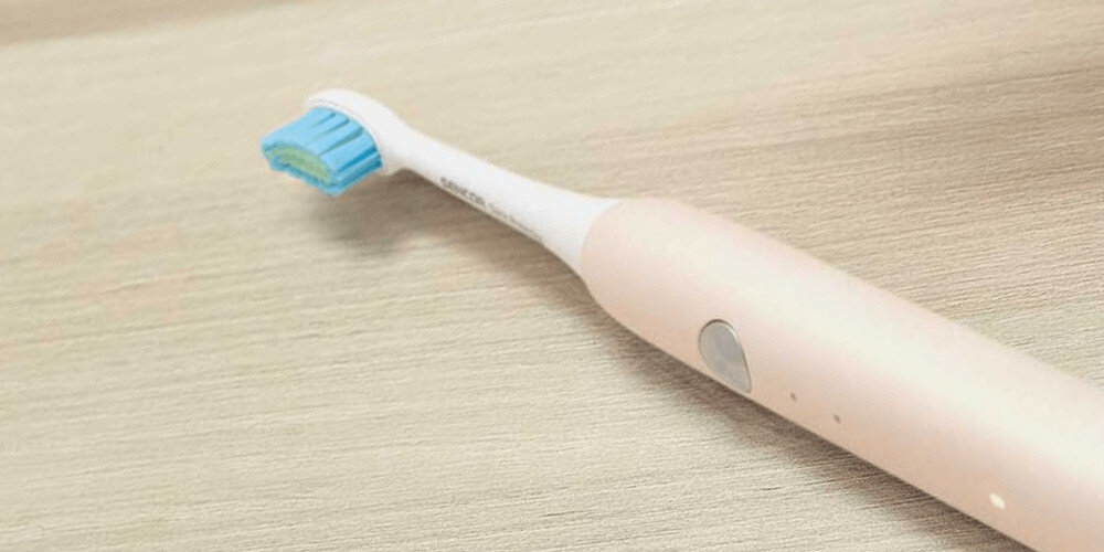 Szczoteczka soniczna SENCOR SOC 4013GD Złoty technologia soniczna prędkość czas usuwa osad i zanieczyszczenia Tryb Clean intensywne czyszczenie tryb Sensitive