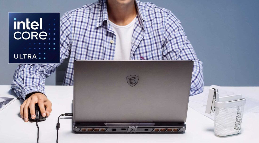 Laptop MSI Vector 16 HX AI - Mężczyzna siedzi przy biurku, korzystając z laptopa i myszki komputerowej. Intel Core Ultra, NVIDIA GeForce RTX, 18-calowy ekran