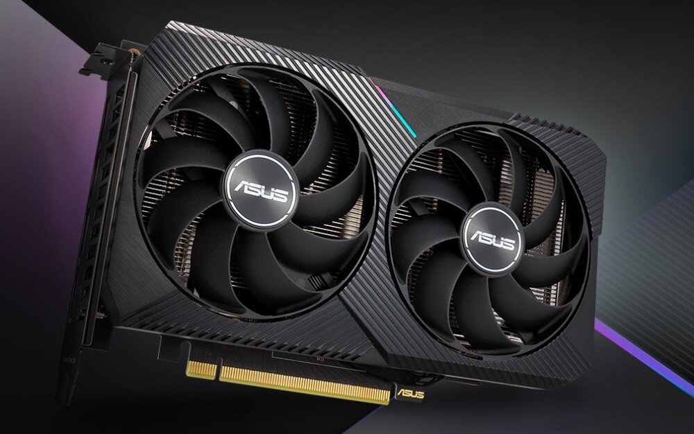 Komputer MAD DOG ENDORFY300AIR-I04DB32 Zbliżenie na czarną kartę graficzną z dwoma dużymi wentylatorami i logo 'ASUS' pośrodku każdego z nich. Widoczny również złoty złącze PCIe oraz krawędź radiatora. Tło w odcieniach czerni i fioletu z delikatnymi efektami świetlnymi, karta graficzna, architektura, wentylatory