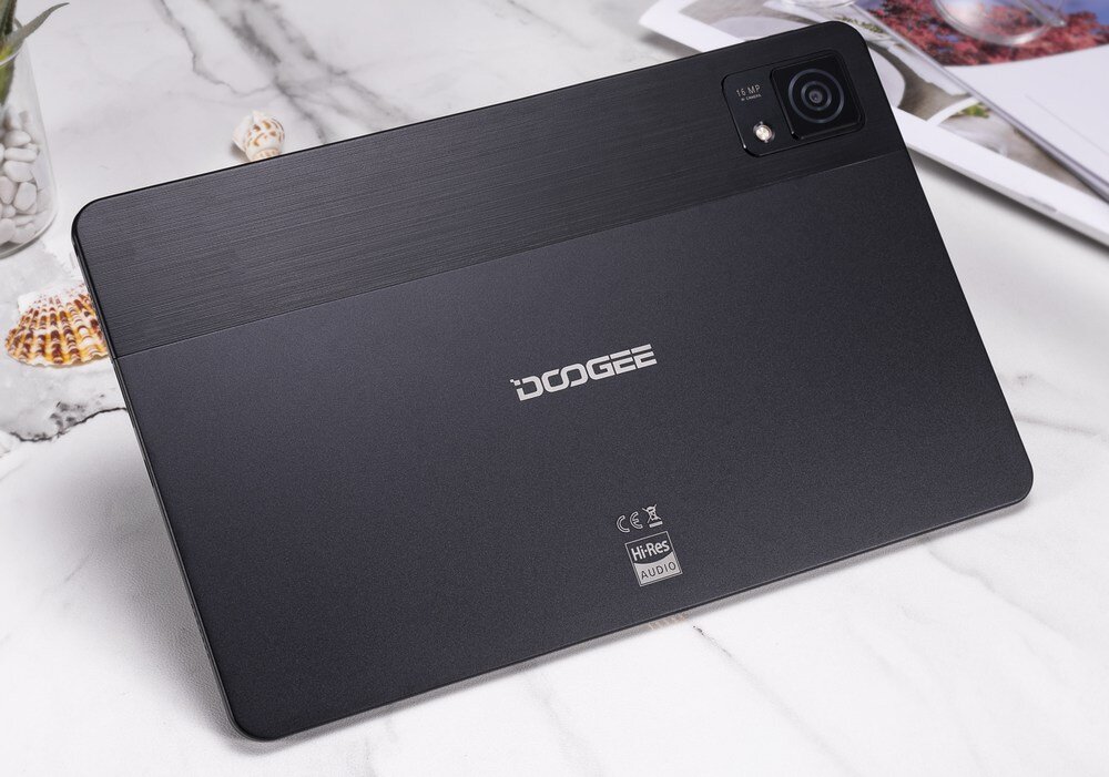 Tablet DOOGEE T40 cechy tablet na biurku