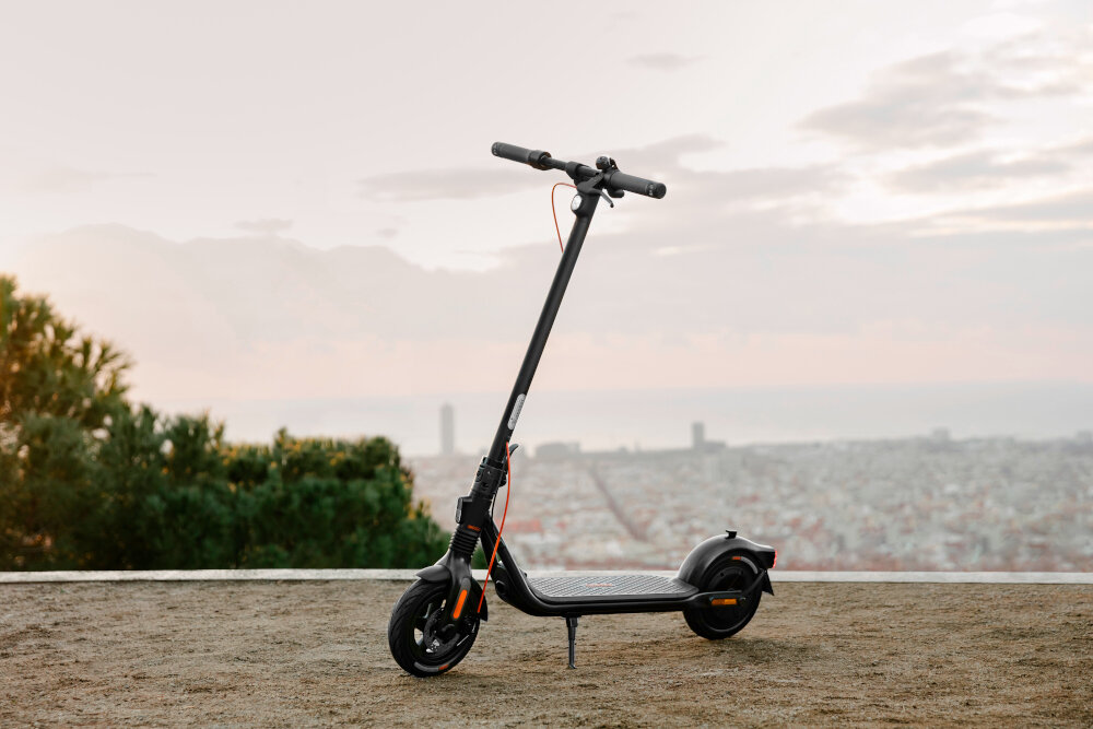 Hulajnoga elektryczna SEGWAY Ninebot KickScooter F2 Plus Czarny stylowa hulajnoga elektryczna plynna jazda niezawodna jakosc wysoka wydajnosc dla osob doroslych
