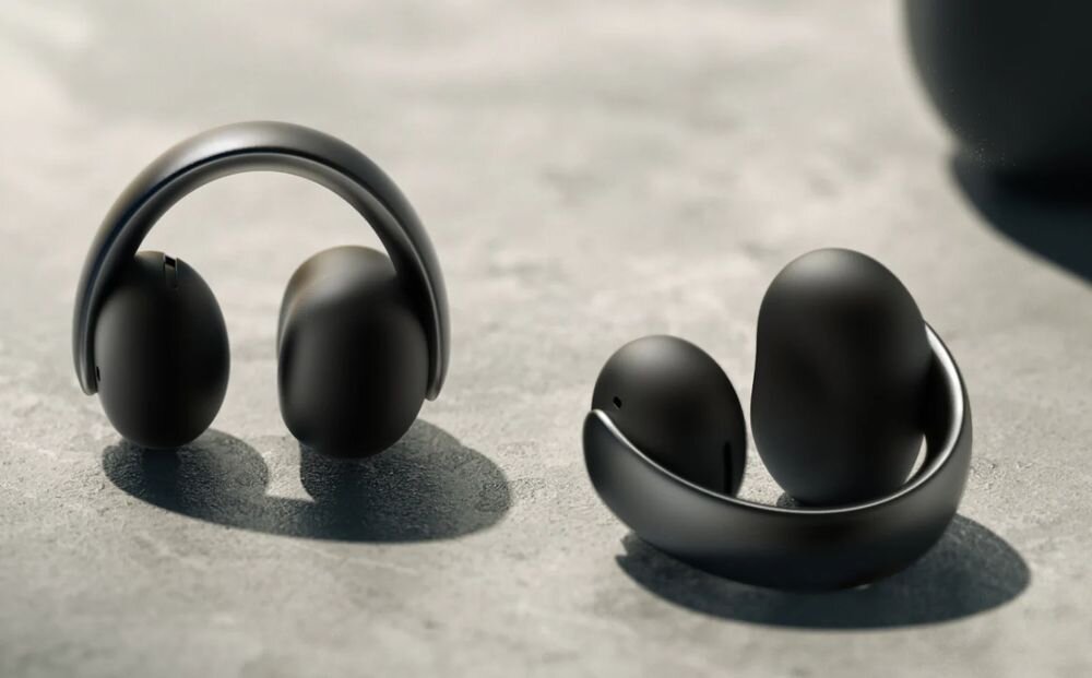 SOUNDCORE AeroClip Open-Ear Clip open ear komfort brak ucisku styl użytkowania słuchawki, słuchawki powietrzne leżące na blacie