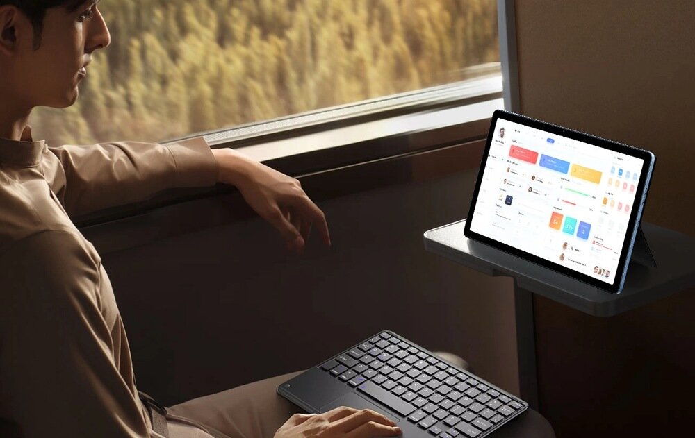 Tablet BLACKVIEW Tab 16 Pro człowiek pracuje w pociągu, Pakiet WPS Office dokumenty Word, arkusze kalkulacyjne, prezentacje PowerPoint i pliki PDF