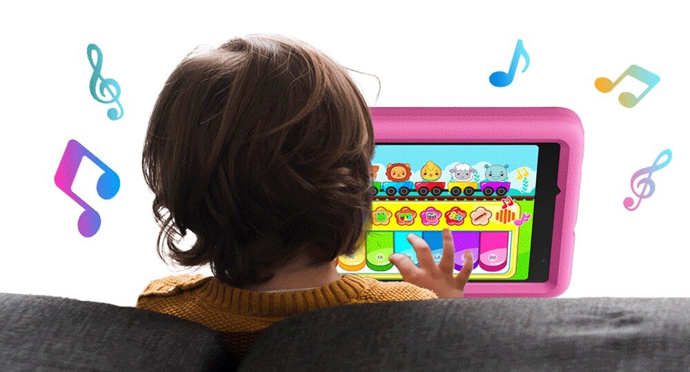 Tablet BLACKVIEW Tab A5 Kids dwa głośniki z technologią Smart-K  dziecko słucha muzyki 