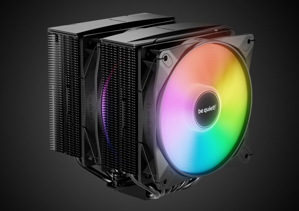 Komputer MAD DOG BQ600LX-A01DR64 Duży wieżowy system chłodzenia procesora z dwoma blokami radiatorów i wentylatorem z podświetleniem RGB, oznaczony logo 'be quiet!', chłodzenie procesora, ciepłowody, podstawa, podświetlenie