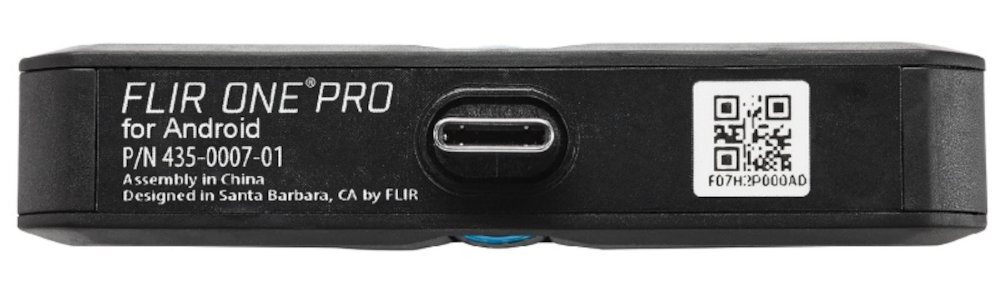 FLIR ONE Pro Aplikacja FLIR ONE pomiar wielu punktów temperatury, przesyłanie obrazów na smartwatch i tworzenie raportów przez FLIR Tools wskazówki i filmy z poradami - kamera od spodu na białym tle