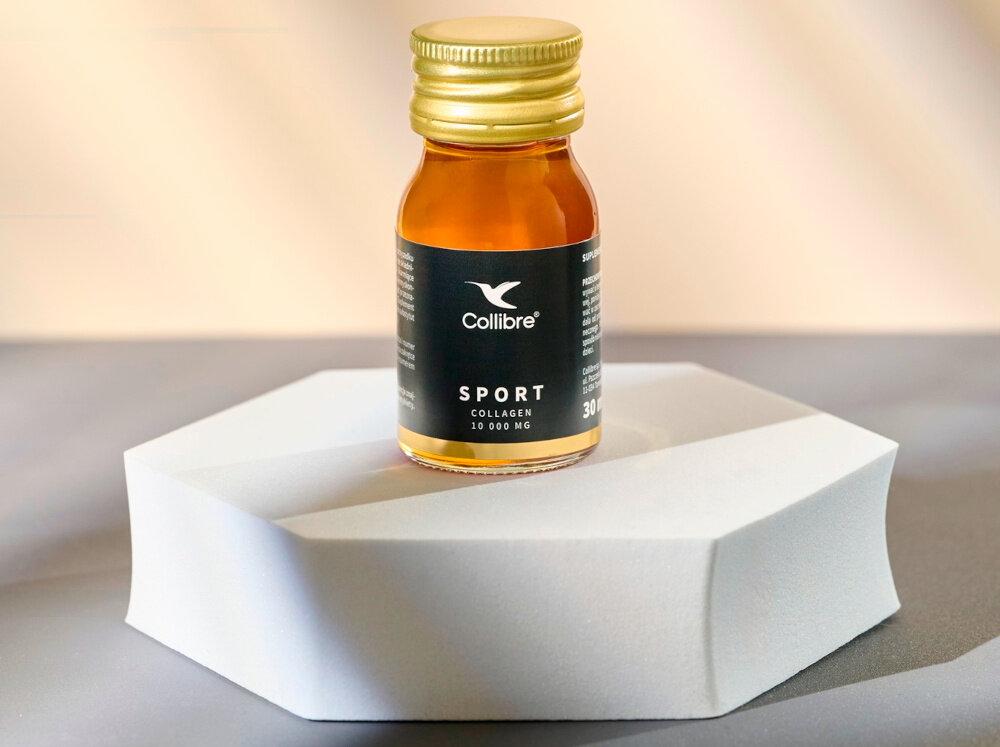 Kolagen COLLIBRE Sport shot 15 x 30 ml abstrakcyjne tło butelka kolagenu na postumencie zdrowie siła poprawa ogólna organizmu