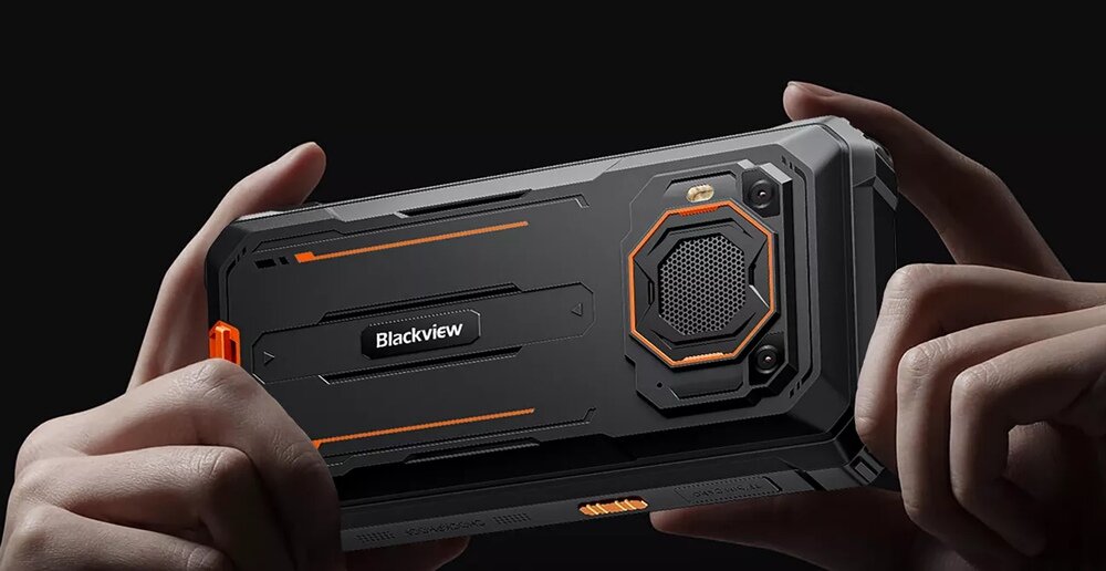 Smartfon BLACKVIEW BV6200 Plus w rękach Aparat główny 16 Mpx AI portret, panorama, tryb podwodny
