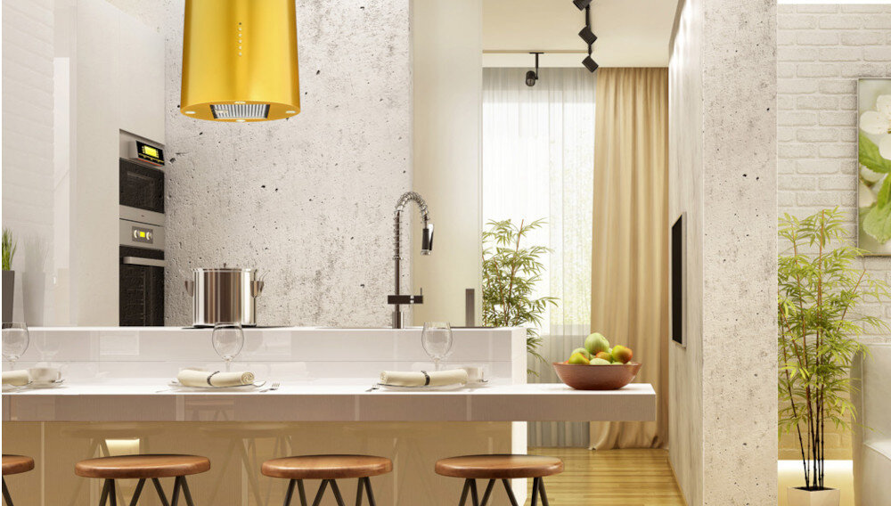 OKAP AKPO WK-4 Isla Balmera Slim Na zdjęciu widać przestronną kuchnię w ciemnej kolorystyce z dużym, czarnym okapem wyspowym zawieszonym nad wyspą kuchenną. W tle znajdują się długie blaty robocze, zabudowa z piekarnikiem, duże okna z widokiem na zieleń oraz dwa zlewy z wysokimi bateriami smukły design minimalistyczny elegancja styl industrialny proporcje