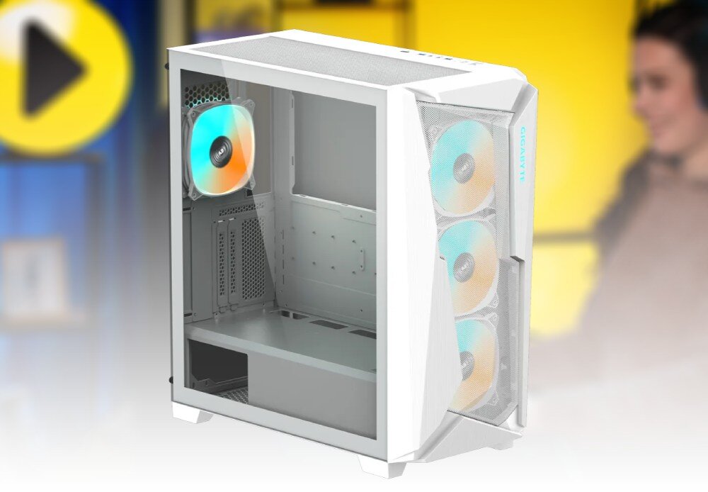 Komputer MAD DOG Powered by Gigabyte AORUS301WH-A02DR32 Wnętrze białej obudowy komputera z widoczną kartą graficzną, chłodzeniem cieczą i podświetleniem RGB w odcieniach niebieskiego i fioletowego, opis