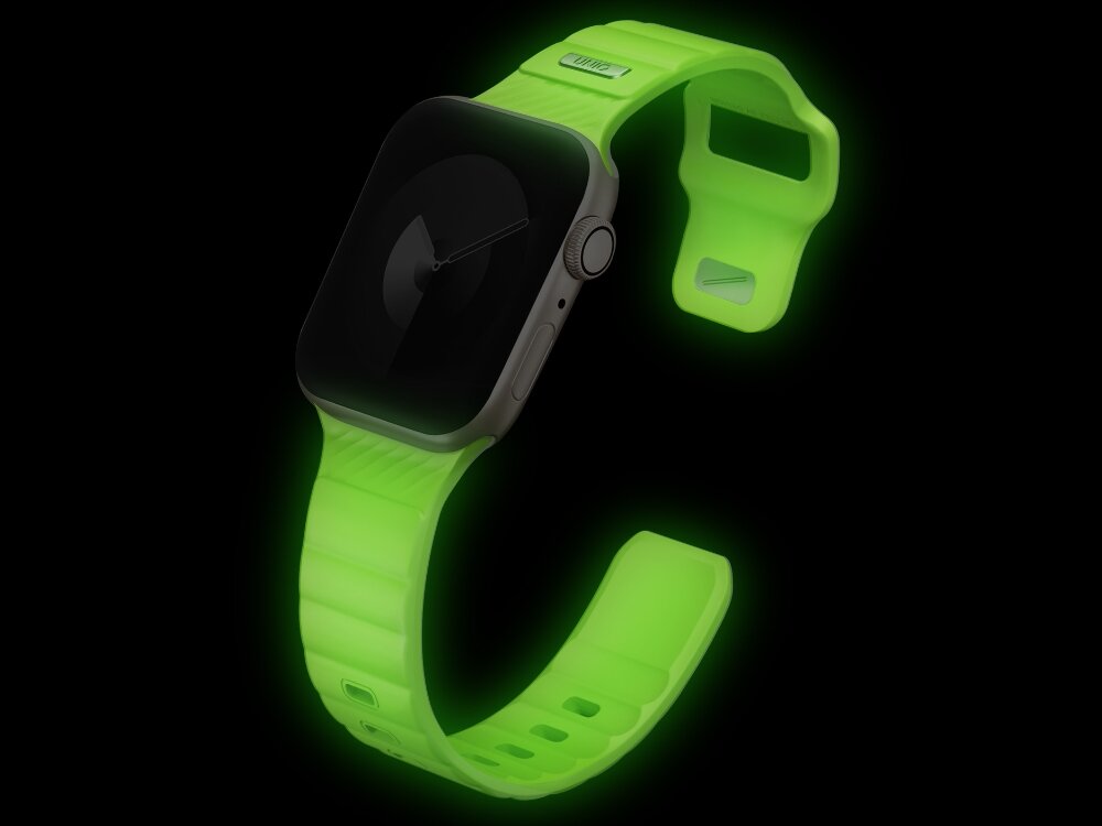 Pasek UNIQ Stride SE do Apple Watch 4/5/6/7/8/9/10/SE/SE 2 (40/41/42 mm) Biały, Świeci gdy robi się ciemno, Opaska wraz z zegarkiem pokazana w ciemności od frontu, prawo skos