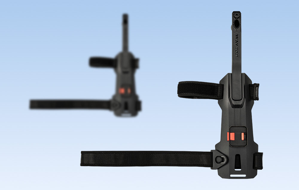 Mocowanie na ramię do skutera podwodnego WAYDOO 4010000051 jasne tło dwa mocowania swoboda rąk nurkowanie pasja wygoda