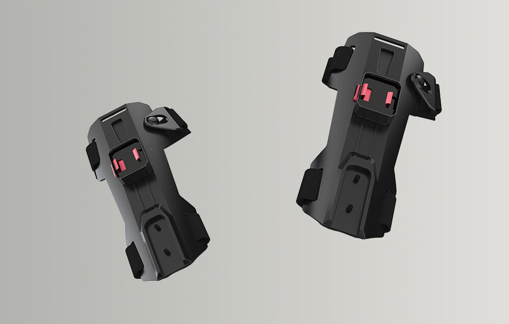 Mocowanie na nogę do skutera podwodnego WAYDOO 4010000039 mocowania wraz z paskami na jasnym tle montaż dwóch skuterów podwodnych większa stabilność oraz wyższa prędkość wolne ręce komfort eksplorowania głębin