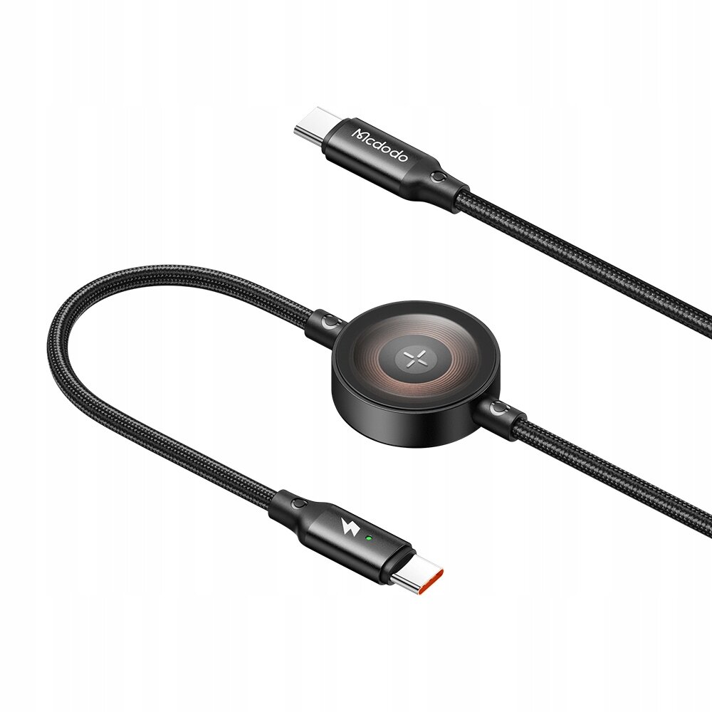 Na obrazie znajduje się czarny kabel z okrągłą ładowarką indukcyjną oraz dwoma złączami USB-C. Na jednym z złączy widoczne jest logo \'Mcdodo\'.