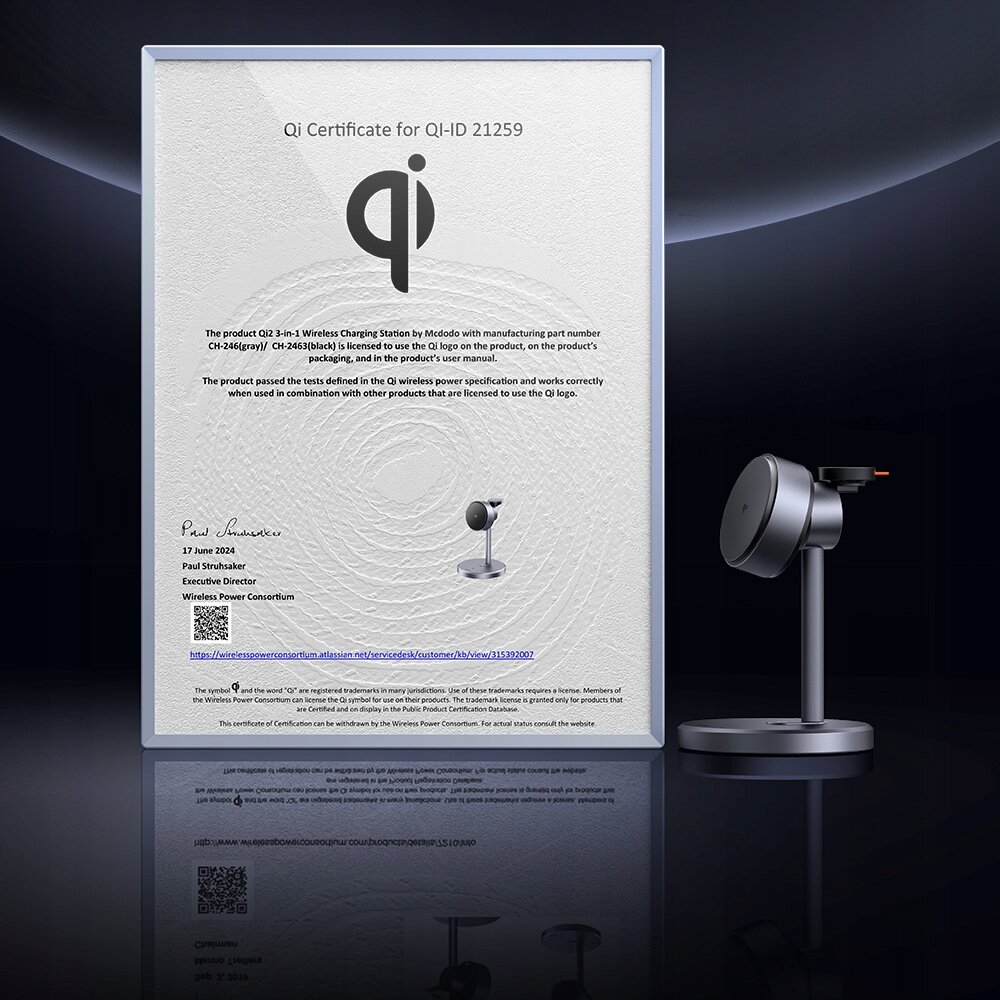 Na obrazie widoczny jest certyfikat Qi dla produktu QI-ID 21259 oraz stacja dokująca. Certyfikat zawiera tekst dotyczący licencji na użycie logo Qi oraz potwierdzenie zgodności z normami bezprzewodowego ładowania.
