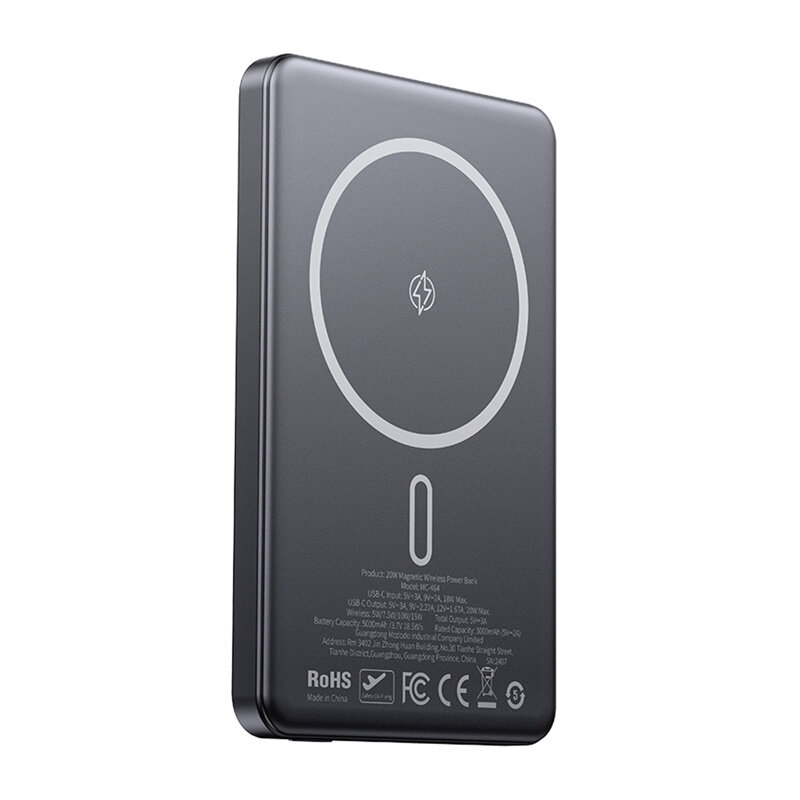 Czarny powerbank z białym okręgiem i logo na środku, poniżej znajdują się napisy: \'Product: 20W Magnetic Wireless Power Bank Model: MC-4651\', oraz różne certyfikaty i oznaczenia takie jak RoHS, CE, FC. Na dole widnieje napis \'Made in China\'.
