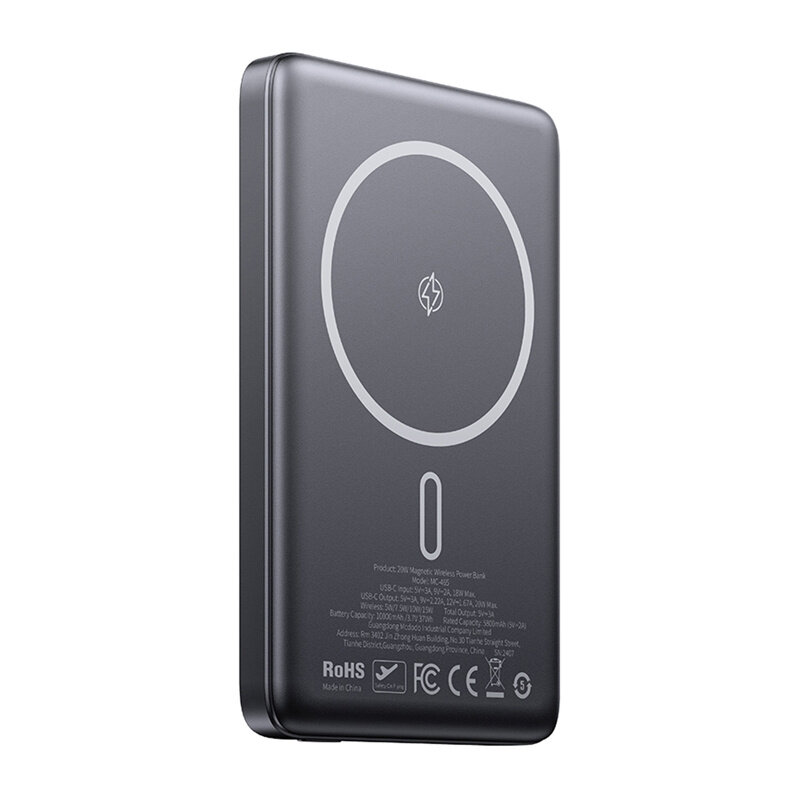 Czarny powerbank z okrągłym wzorem na powierzchni i widocznymi oznaczeniami certyfikatów na dole. Na środku znajduje się logo producenta oraz napis \'Product: 20W Magnetic Wireless Power Bank Model: MC-4651\'.