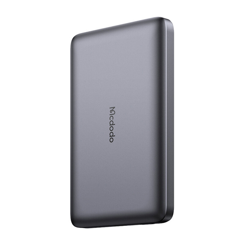 Na obrazie widoczny jest szary powerbank z zaokrąglonymi krawędziami, na którym znajduje się logo \'Mcdodo\'.