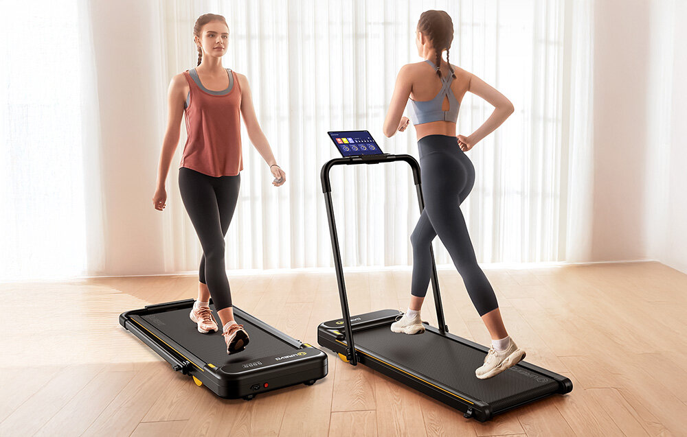 Bieżnia elektryczna UREVO Strol 2E Smart 2w1 550W 10km-h pokój dwie osoby korzystają z bieżni jedna widoczna od przodu druga od tyłu trening w domu chodzenie bieganie na bieżni