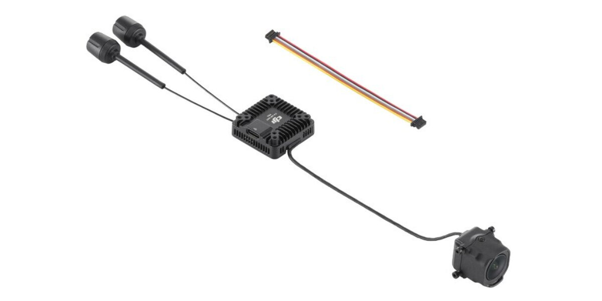 System transmisji obrazu DJI do O4 Air Unit Pro na białym tle.