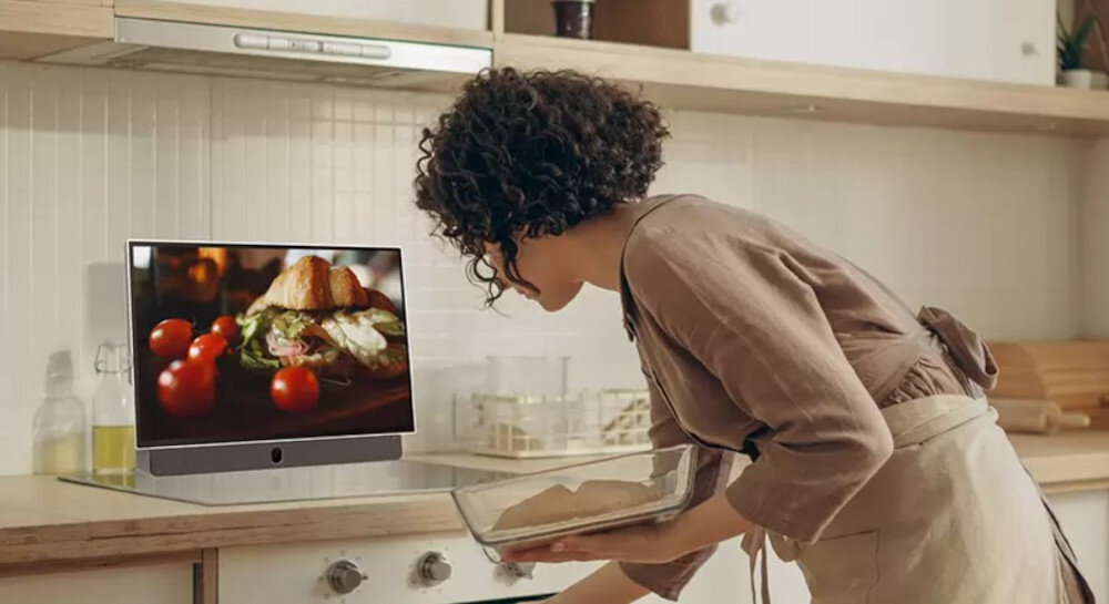 Telewizor METZ 24MPE7000Z 3 godziny pracy bateria mobilność podróż, telewizor stojący na blacie na półce