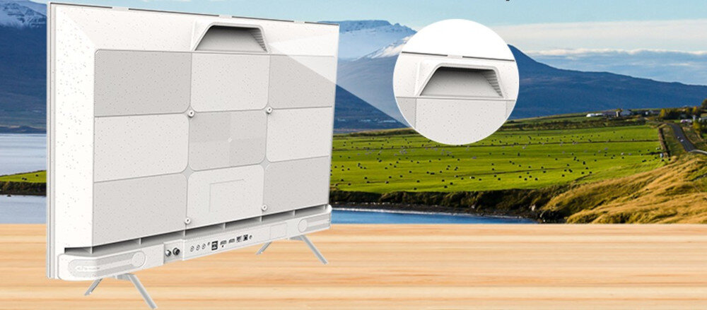 Telewizor METZ 32MTE7000Z mobilny uchwyt lekka konstrukcja, telewizor po skosie na tle krajobrazu