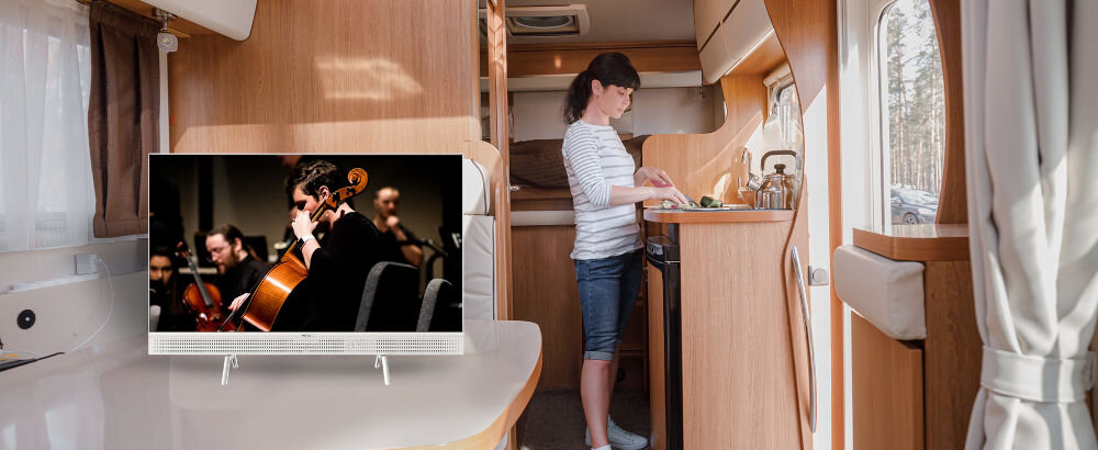 Telewizor METZ 32MTE7000Z Wi-Fi Bluetooth, telewizor stojący na blacie w camperze
