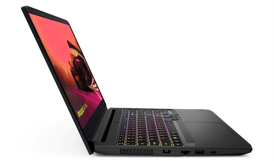 Laptop LENOVO IdeaPad Gaming 3 z otwartym ekranem, na którym widoczny jest kolorowy obraz.   - USB 3.2 Gen 1 USB-C 3.2 Gen 1 HDMI 2.0 Ethernet (RJ-45) 