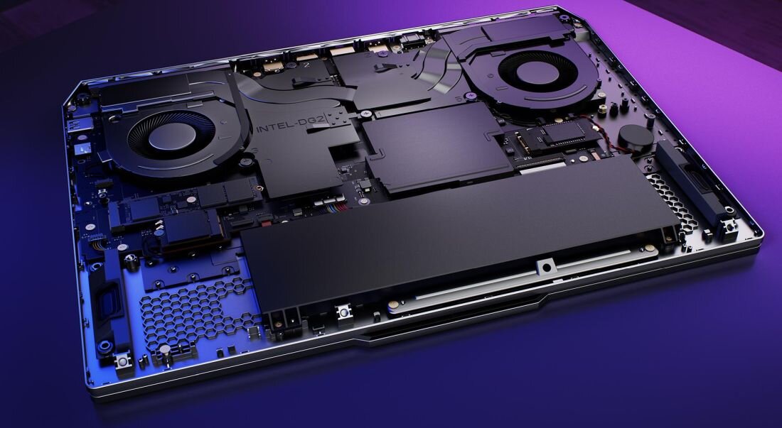 Spód laptopa na fioletowym tle, z widocznymi komponentami. - bateria 60 Whr Rapid Charge Pro 