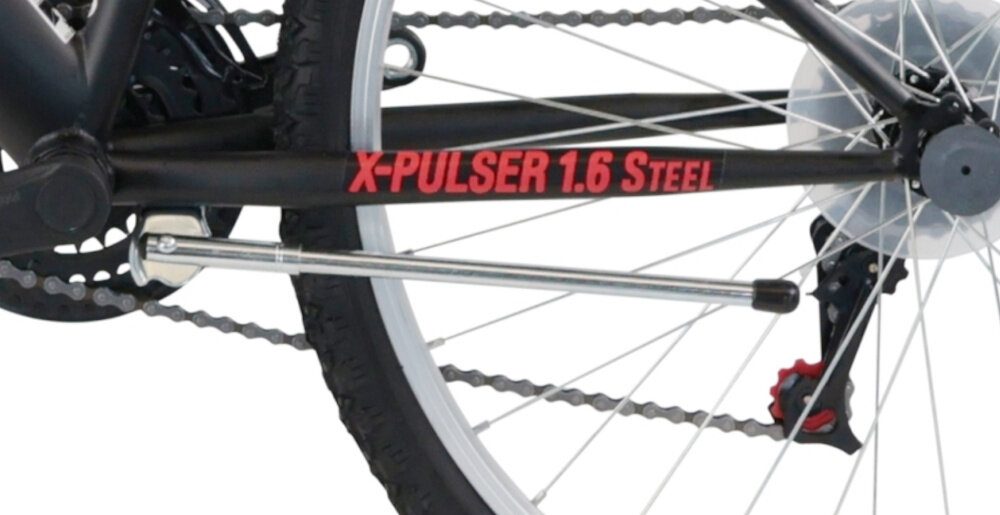 Rower górski MTB INDIANA X-Pulser 1.6 Steel U15 26 cali męski Czarno-czerwony zbliżenie na stopkę składana stopka w centralnym punkcie ciężkości dzwonek