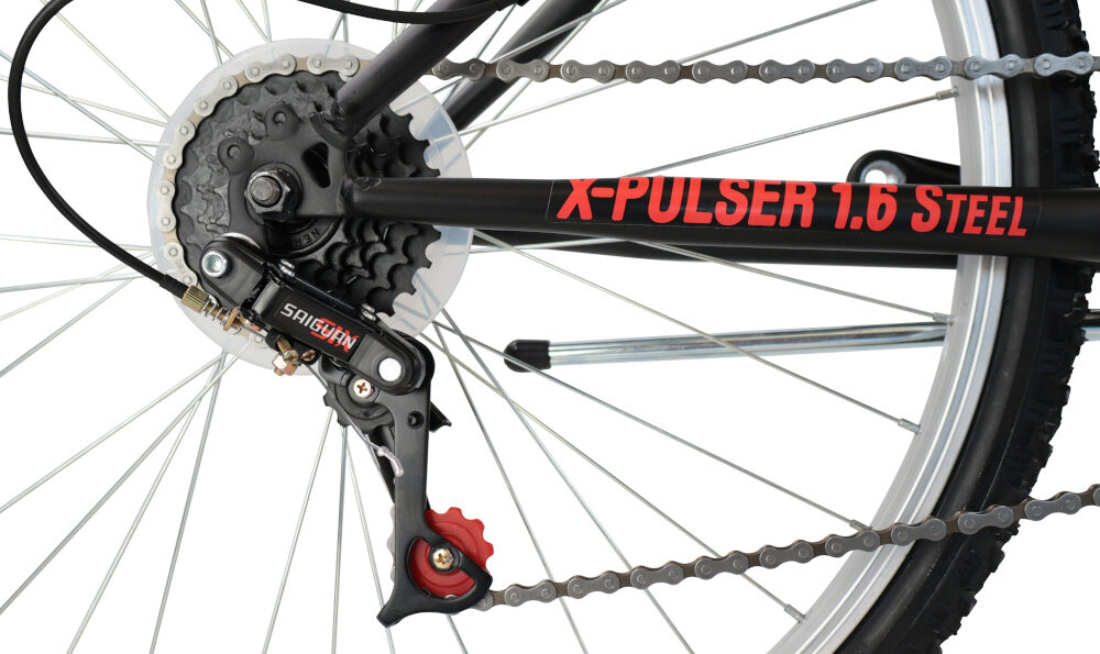 Rower górski MTB INDIANA X-Pulser 1.6 Steel U15 26 cali męski Czarno-czerwony zbliżenie na tylną przerzutkę 18 biegów przerzutki marki SAIGUAN typ KDSG płynne dopasowanie przełożenia do warunków trasy i własnej kondycji
