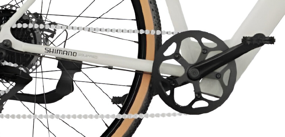 Rower elektryczny CECOTEC Sprint M20 28 cali Biały białe tło zbliżenie na korbę i wolnobieg lekka i aluminiowa konstrukcja korby marki SHIMANO wolnobieg SHIMANO typu AMFTZ5007428 solidny wytrzyma obciążenie nawet w trudnych warunkach wytrzyma bardzo duży nacisk na pedały