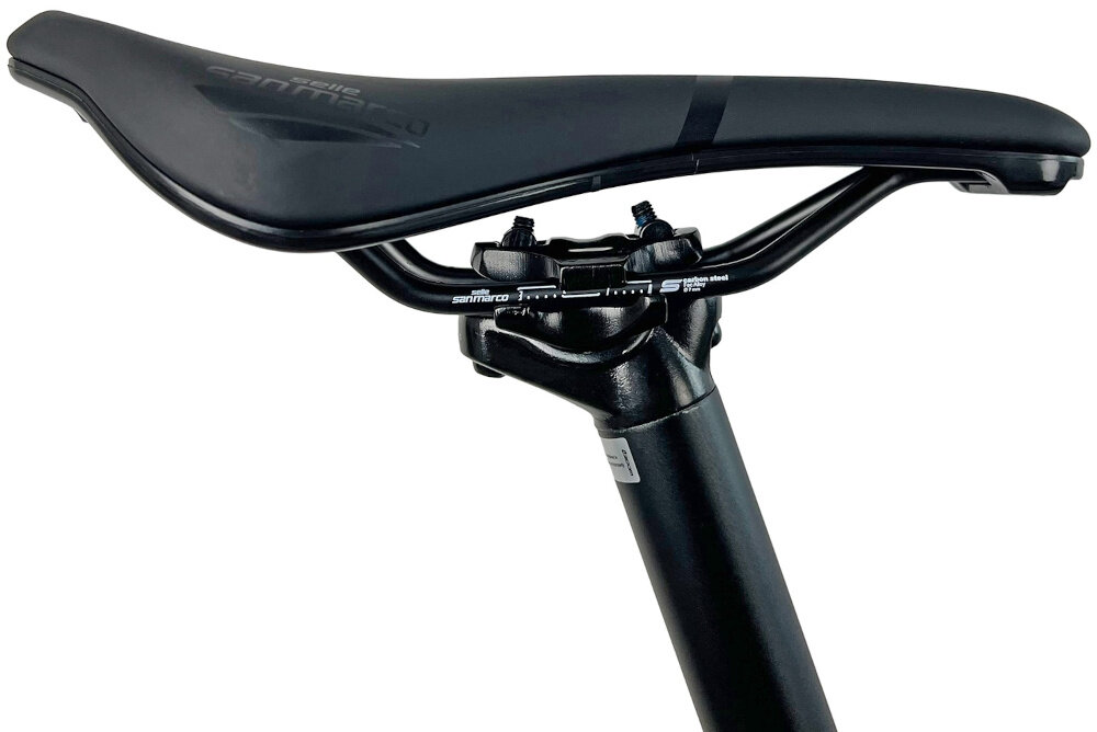 Rower gravel FONDRIEST Panther 1.0 Carbon Apex Axs M21 28 cali męski Matowy czarny siodełko na białym tle siodełko marki SELLE SAN MARCO TYPU Shortfit aluminiowa sztyca OEM 31,6 mm stabilny i lekki zestaw Shortfit skraca odległość noska siodełka komfort w pozycji pochylonej i redukuje nacisk w newralgicznych punktach aluminiowa sztyca utrzymuje sztywność układu