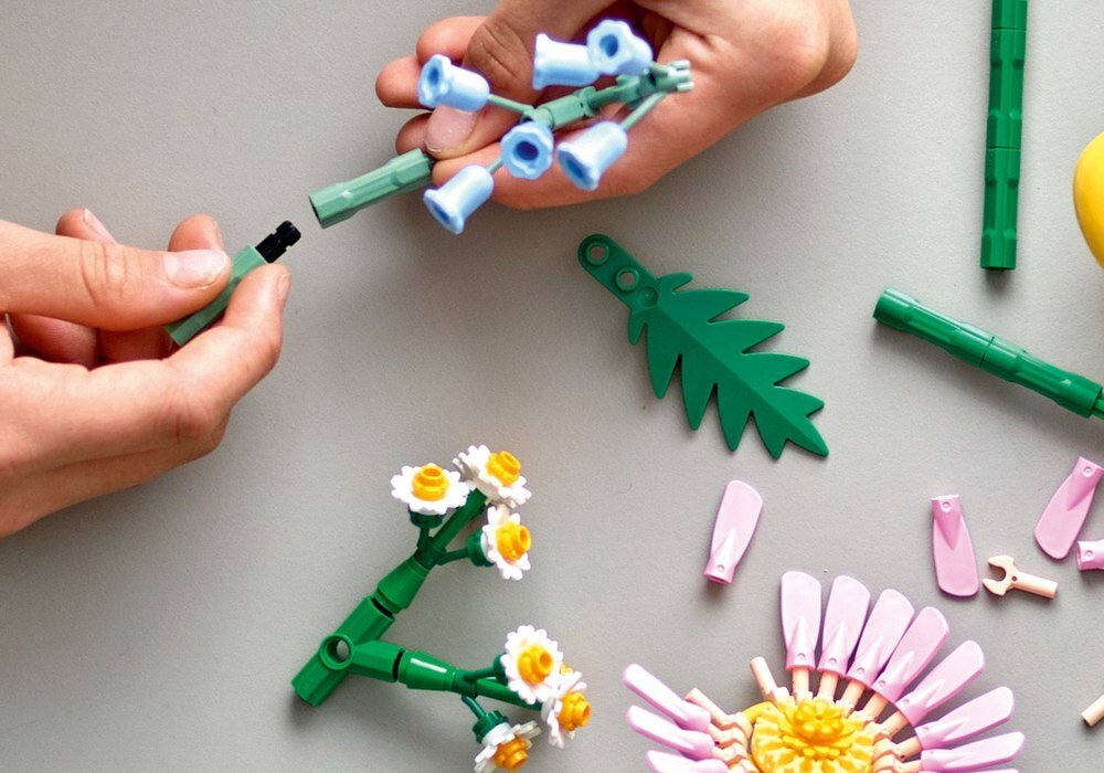 LEGO 10347 ICONS Botanicals Mały słoneczny bukiet 373 elementy 22 cm wysokości, 8 cm szerokości i 5 cm głębokości