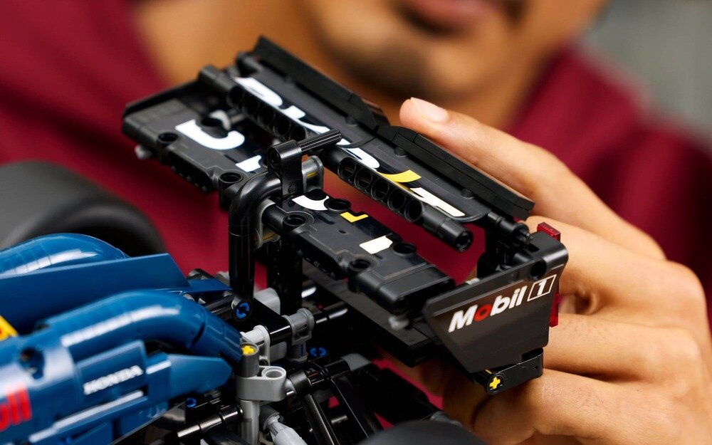 LEGO 42206 Technic Bolid F1 Oracle Red Bull Racing RB20 regulowany spojler i opony z nadrukiem elementy budowy