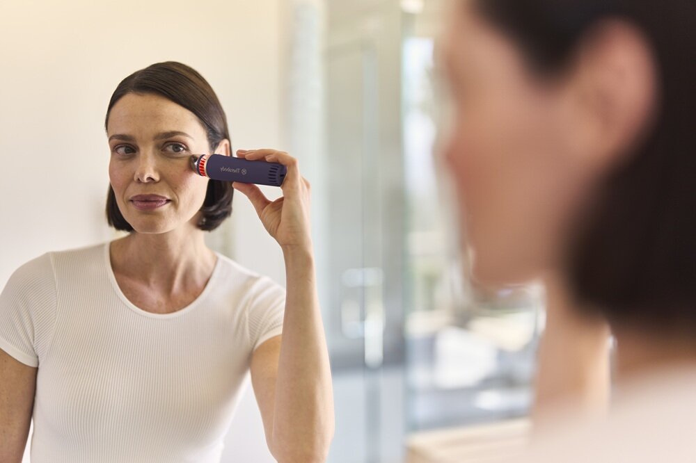 Urządzenie do pielęgnacji skóry twarzy THERABODY Theraface Depuffing Wand kv początek opisu