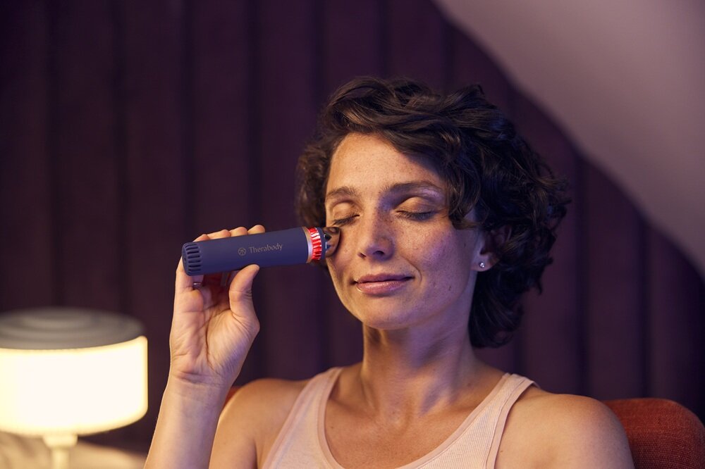 Urządzenie do pielęgnacji skóry twarzy THERABODY Theraface Depuffing Wand do twarzy, zabiegi na zimno i ciepło, podęczny, do delikatnej skóry
