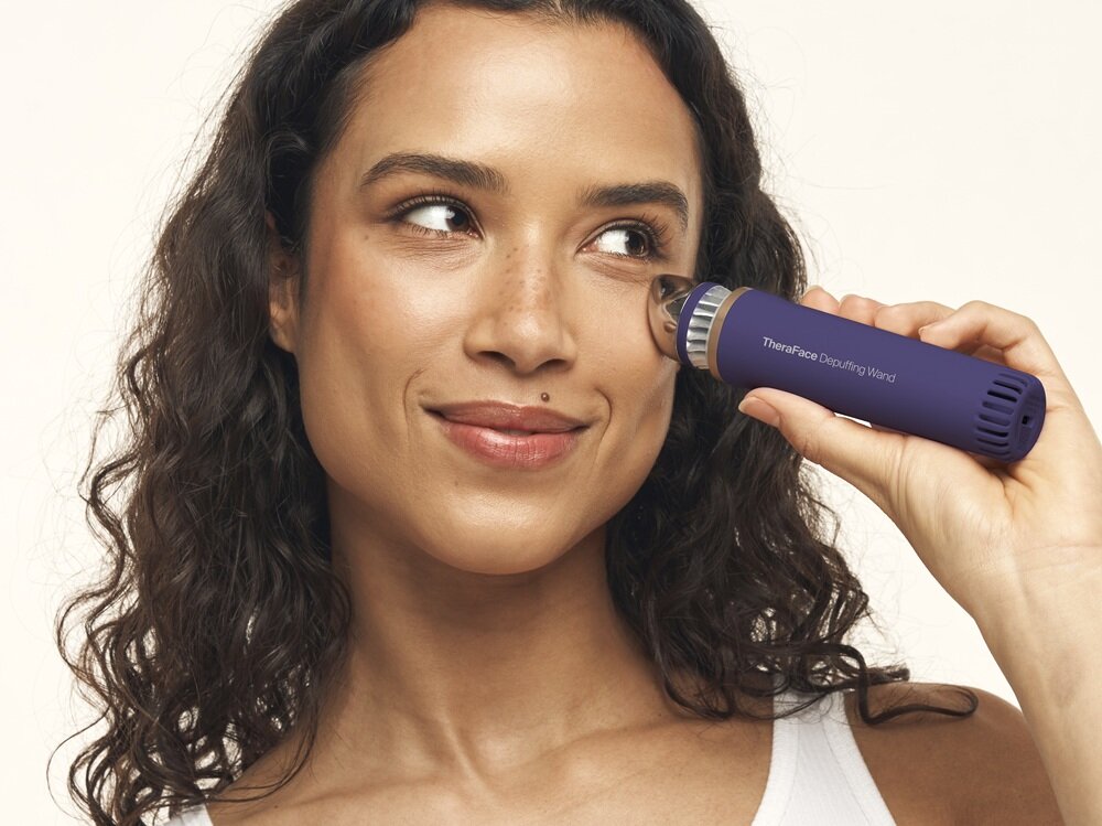Urządzenie do pielęgnacji skóry twarzy THERABODY Theraface Depuffing Wand do każdego typu skóry, wyprofilowana końcówka, zmniejszenie opuchlizny