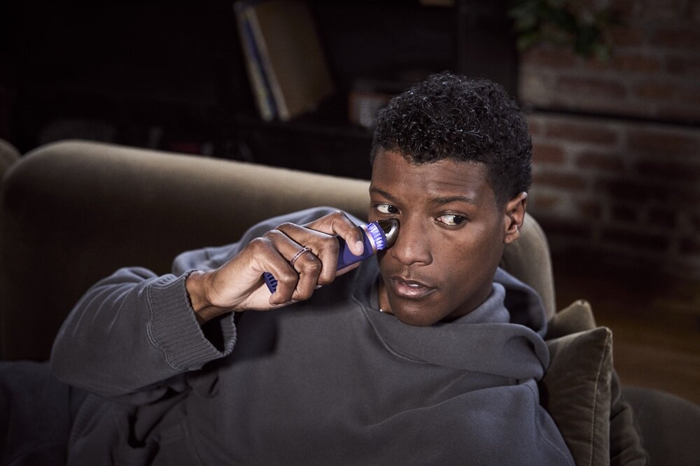 Urządzenie do pielęgnacji skóry twarzy THERABODY Theraface Depuffing Wand lepsze wchłanianie produktów, skóra pełna blasku