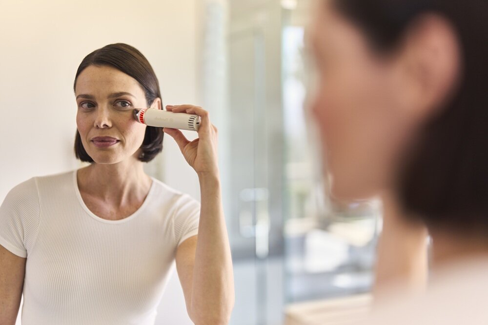 Urządzenie do pielęgnacji skóry twarzy THERABODY Theraface Depuffing Wand kv początek opisu