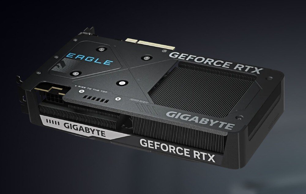 Karta graficzna GIGABYTE GeForce RTX 5060 Ti Eagle OC 16GB Widok tylnej części karty z metalowym backplate'em, napisem 'GeForce RTX' i dużym radiatorem chłodzącym, metalowy backplate, wytrzymałość