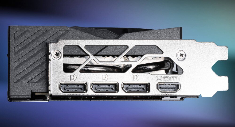 Karta graficzna MSI GeForce RTX 5060 Ti Gaming OC 16GB DLSS 4 Zbliżenie na panel wyjść w karcie graficznej – trzy porty DisplayPort i jeden port HDMI, interfejs, porty, rozdzielczość