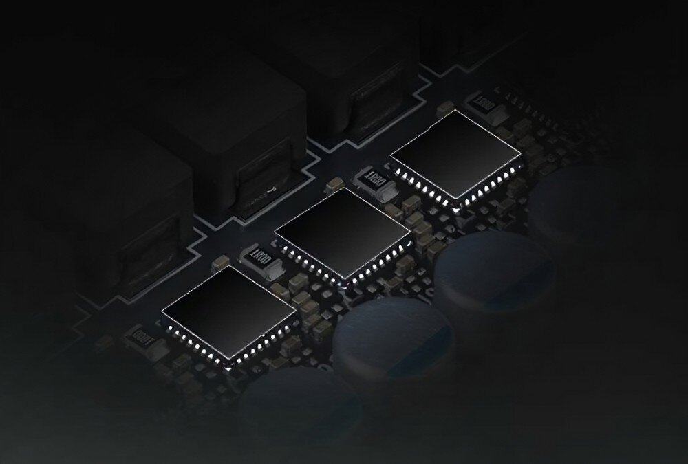 Karta graficzna MSI GeForce RTX 5060 Ti Ventus 3X OC 16GB Zbliżenie na sekcję zasilania karty graficznej z widocznymi układami scalonymi i kondensatorami, zasilanie, bezpieczniki