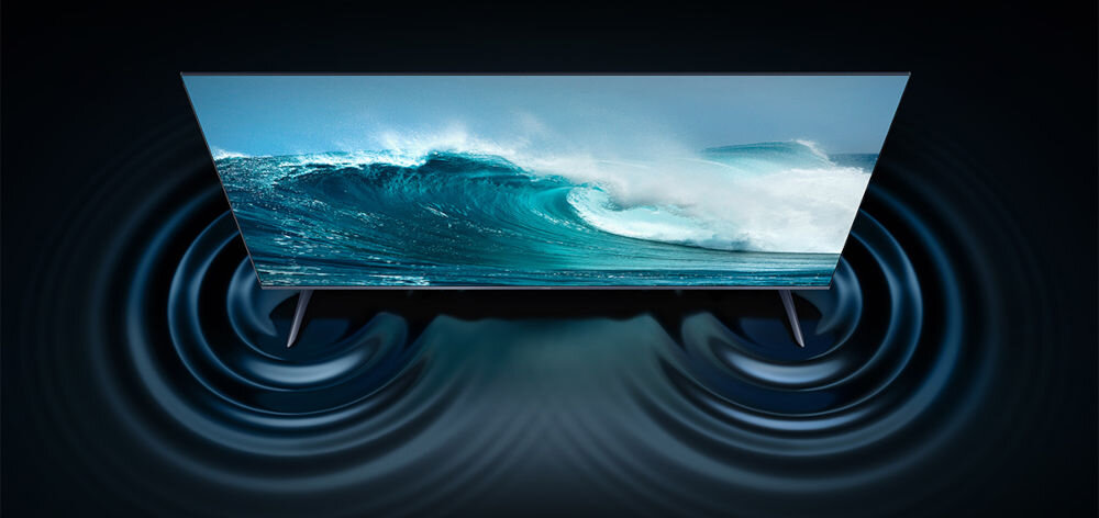 Telewizor XIAOMI A Pro 2026 75 - Dźwięk jak w sali kinowej, osoby oglądające telewizje w salonie, telewzior sotjący na tafli wody