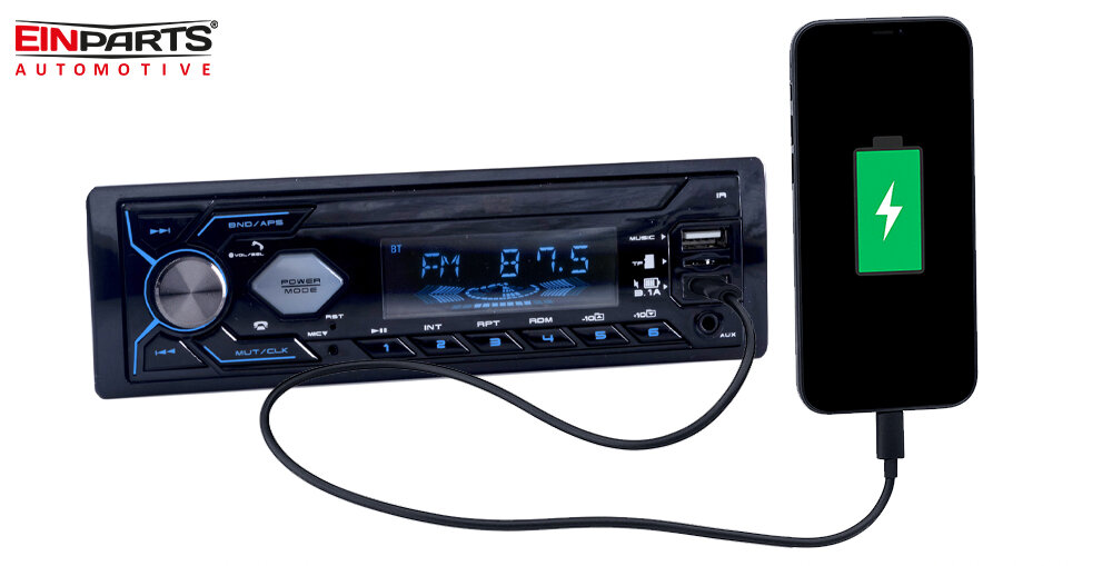 Radio samochodowe EINPARTS EPCR05B - Radio samochodowe ładujące smartfona przez port USB 3.1A, smartfon podłączony do radia samochodowego poprzez kabel