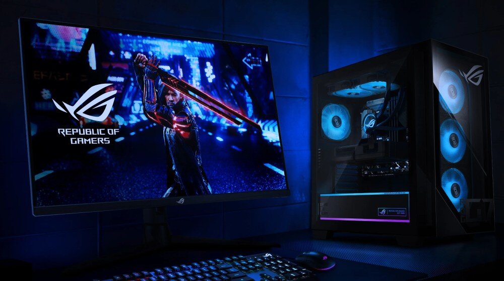 Komputer ASUS G700TF-09285K239W Zestaw komputerowy z monitorem wyświetlającym postać z mieczem świetlnym i logo 'Republic of Gamers', obok znajduje się komputer z podświetlonym wnętrzem i widocznymi wentylatorami RGB, wygląd, konstrukcja, elementy, szczegóły