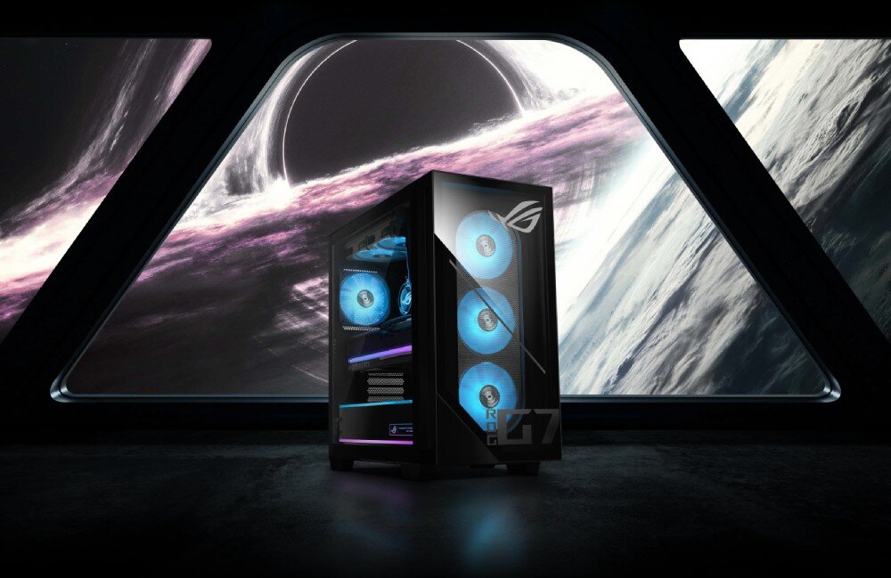 Komputer ASUS G700TF-09285K239W Komputer stacjonarny z boczną szybą i trzema wentylatorami RGB na froncie, ustawiony w futurystycznym wnętrzu z widokiem na planetę i pierścień planetarny, cechy, przeznaczenie, podzespoły, zastosowanie