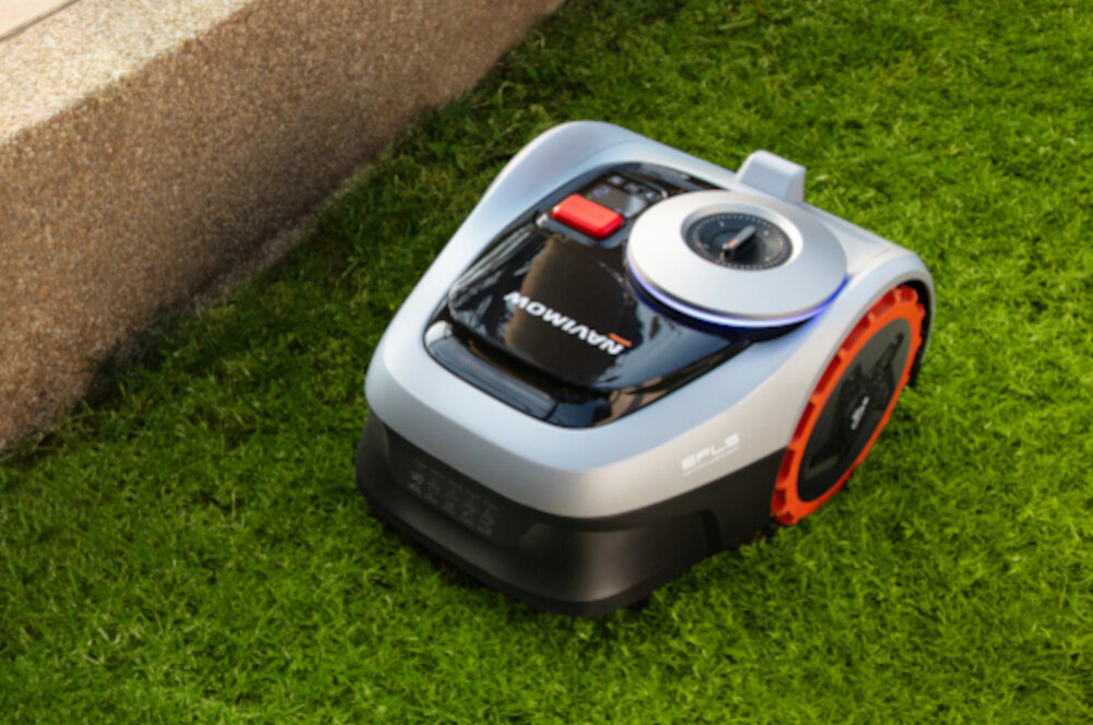 Robot koszący SEGWAY Navimow i105E robot na trawie kosi trawnik obok krawężnik akumulator litowo-jonowy 21,6 V o pojemności 2,55 Ah do 60 minut nieprzerwanej pracy czas ładowania wynosi około 90 minut wydajność energetyczna inteligentne zarządzanie czasem